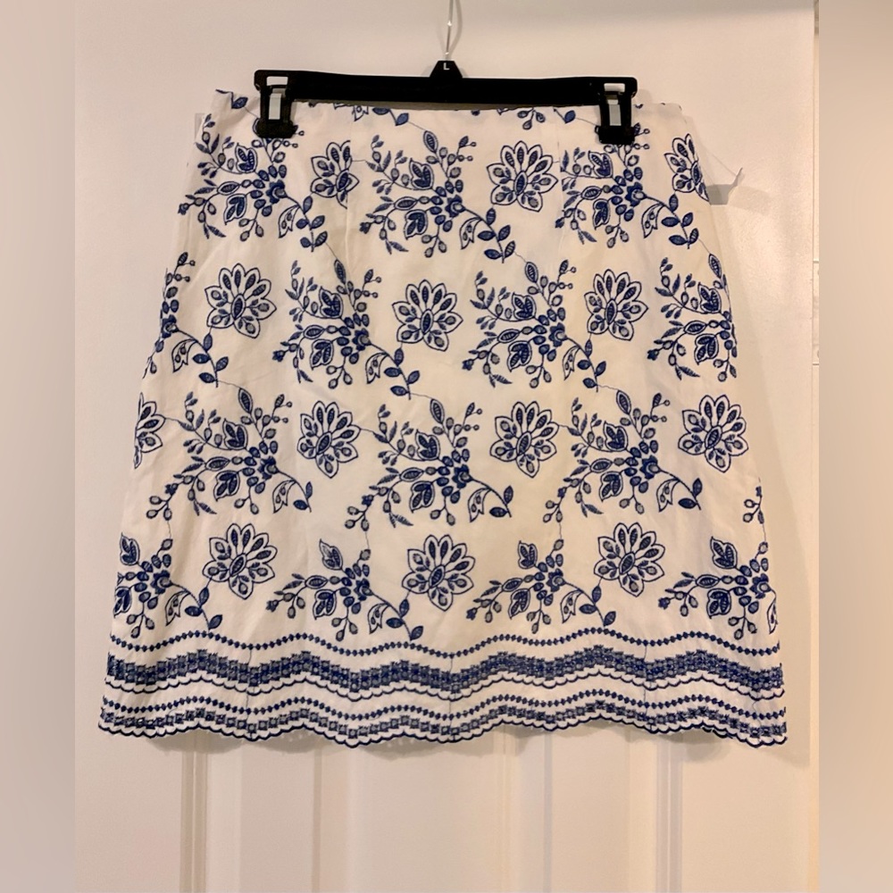NWT Loft White and blue knee-length skirt with embroidery women's petite, SZ- 2